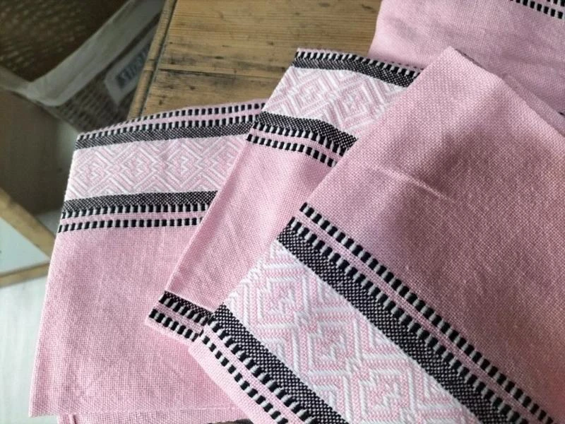 Roze tafelkleed en 12 nieuwe servetten – photo 4